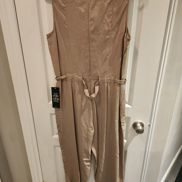 BCBG Max Azaria Ridley belted romper NWT Size M - Picture 8 of 8